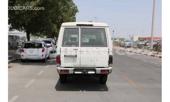 Buy Import Toyota Land Cruiser White Car in Import - Dubai in Conakry Buy Import Toyota Land Cruiser White Car in Import - Dubai in Conakry