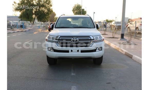Buy Import Toyota Land Cruiser White Car in Import - Dubai in Conakry Buy Import Toyota Land Cruiser White Car in Import - Dubai in Conakry