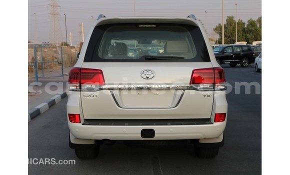 Buy Import Toyota Land Cruiser White Car in Import - Dubai in Conakry Buy Import Toyota Land Cruiser White Car in Import - Dubai in Conakry