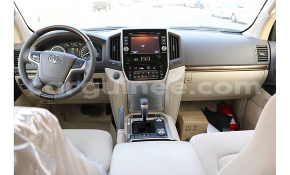 Buy Import Toyota Land Cruiser White Car in Import - Dubai in Conakry Buy Import Toyota Land Cruiser White Car in Import - Dubai in Conakry