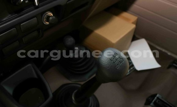 Acheter Import Voiture Toyota Land Cruiser Beige à Import - Dubai, Conakry Acheter Import Voiture Toyota Land Cruiser Beige à Import - Dubai, Conakry