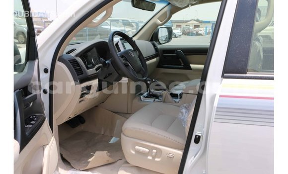 Buy Import Toyota Land Cruiser White Car in Import - Dubai in Conakry Buy Import Toyota Land Cruiser White Car in Import - Dubai in Conakry