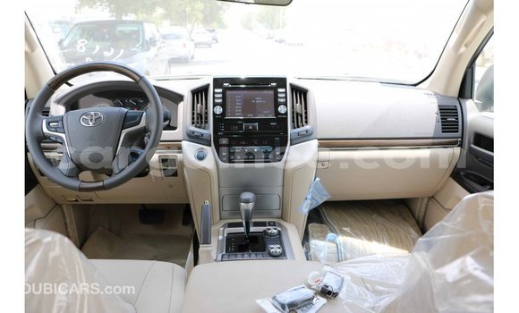 Buy Import Toyota Land Cruiser White Car in Import - Dubai in Conakry Buy Import Toyota Land Cruiser White Car in Import - Dubai in Conakry