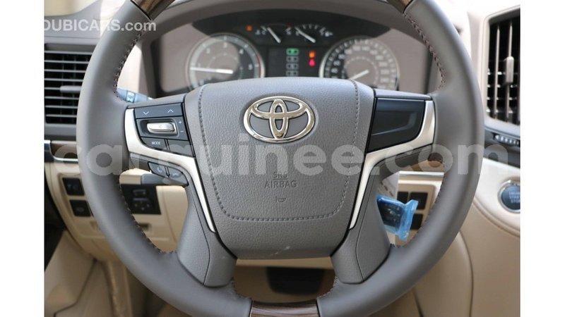 Big with watermark toyota land cruiser conakry import dubai 4887