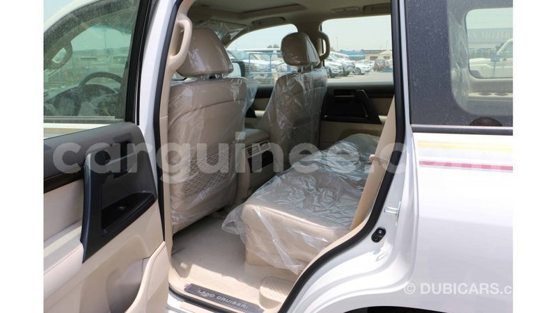 Big with watermark toyota land cruiser conakry import dubai 4887