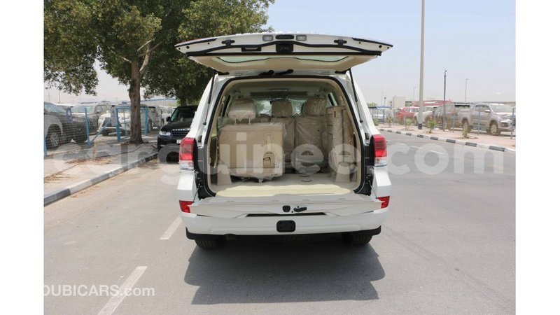 Big with watermark toyota land cruiser conakry import dubai 4887