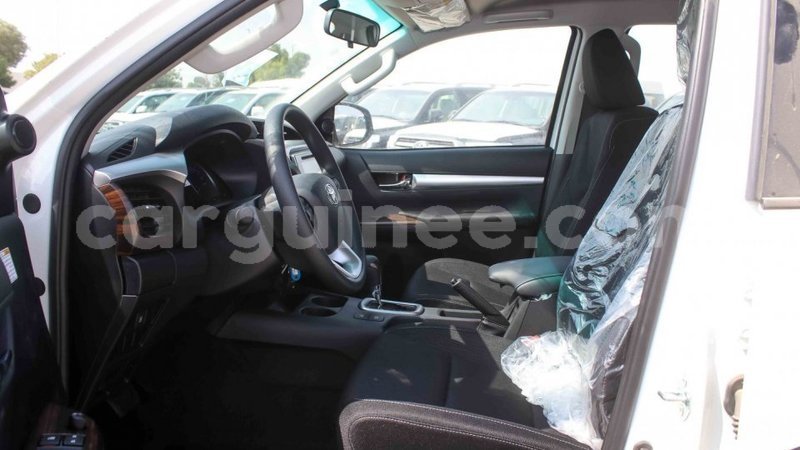 Big with watermark toyota hilux conakry import dubai 4890