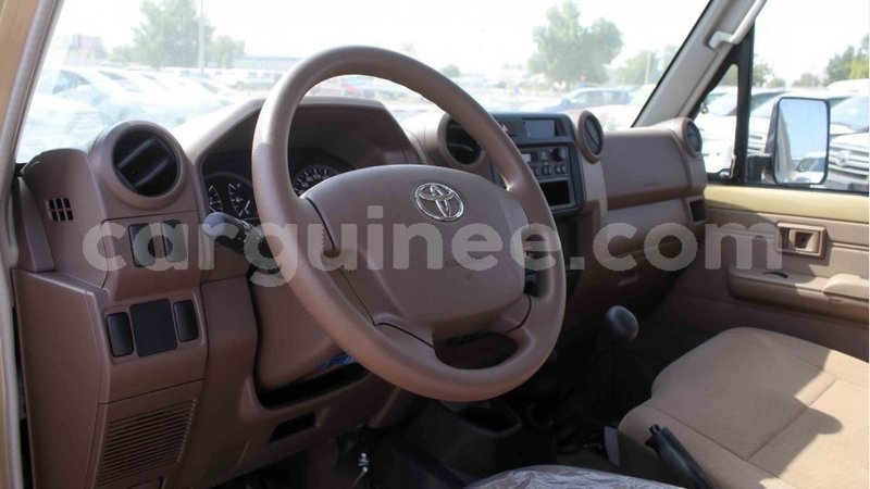 Big with watermark toyota land cruiser conakry import dubai 4892