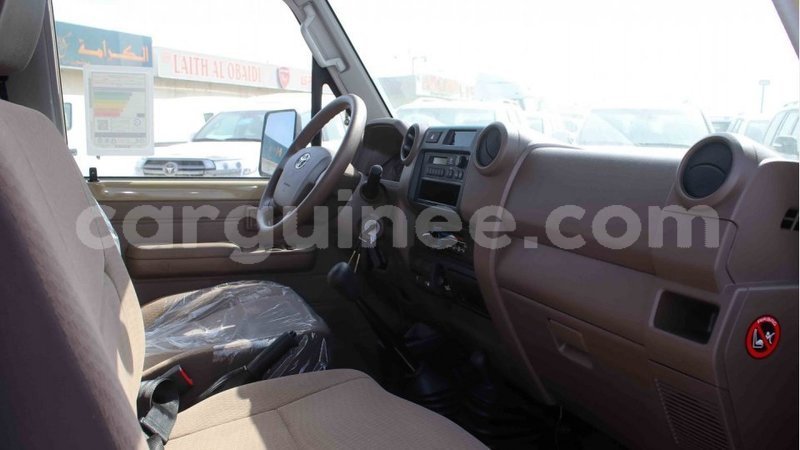 Big with watermark toyota land cruiser conakry import dubai 4892