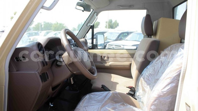 Big with watermark toyota land cruiser conakry import dubai 4892