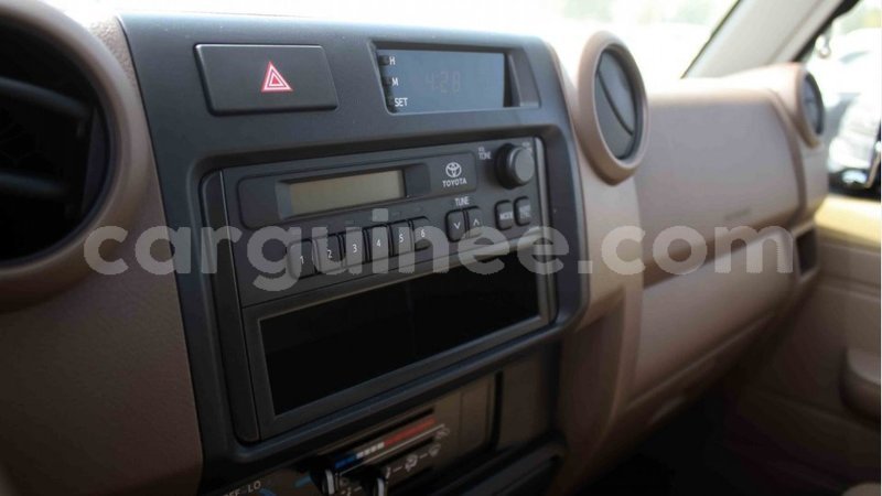 Big with watermark toyota land cruiser conakry import dubai 4892