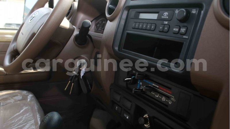 Big with watermark toyota land cruiser conakry import dubai 4892