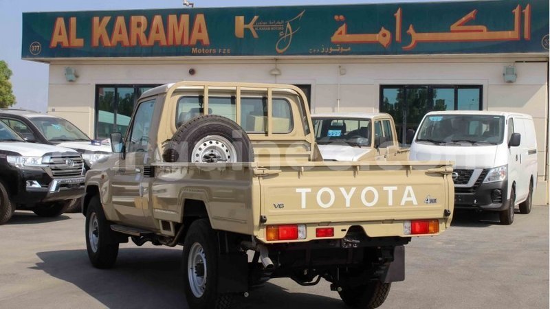 Big with watermark toyota land cruiser conakry import dubai 4892