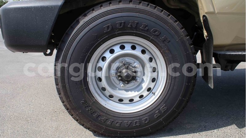 Big with watermark toyota land cruiser conakry import dubai 4892