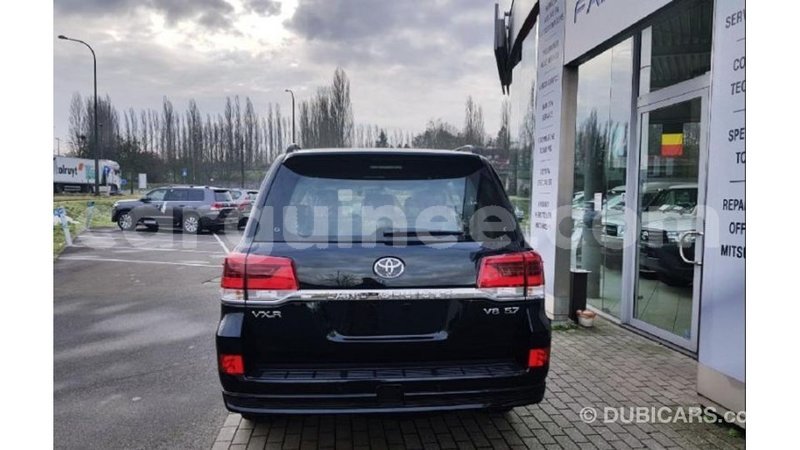 Big with watermark toyota land cruiser conakry import dubai 4895