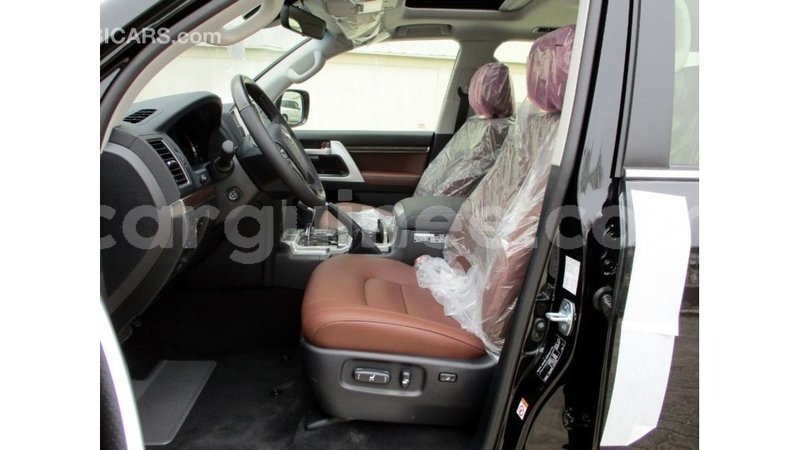 Big with watermark toyota land cruiser conakry import dubai 4895