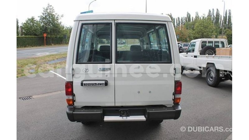 Big with watermark toyota land cruiser conakry import dubai 4901