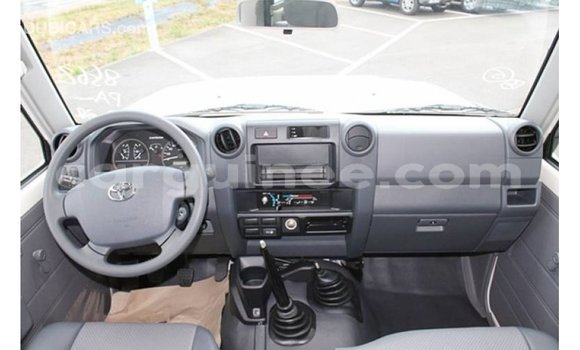 Acheter Import Voiture Toyota Land Cruiser Blanc à Import - Dubai, Conakry Acheter Import Voiture Toyota Land Cruiser Blanc à Import - Dubai, Conakry