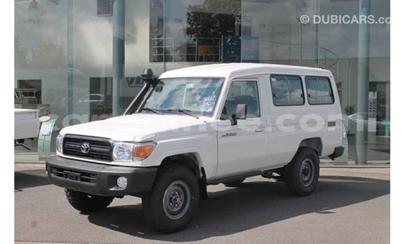 Acheter Import Voiture Toyota Land Cruiser Blanc à Import - Dubai, Conakry Acheter Import Voiture Toyota Land Cruiser Blanc à Import - Dubai, Conakry