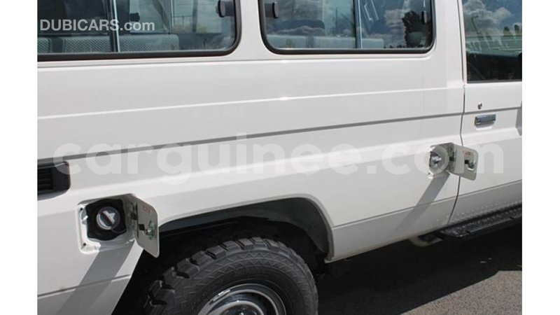 Big with watermark toyota land cruiser conakry import dubai 4901