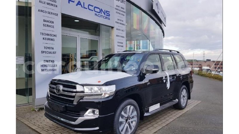 Big with watermark toyota land cruiser conakry import dubai 4906