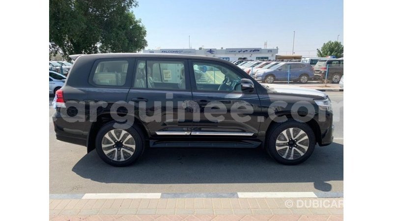 Big with watermark toyota land cruiser conakry import dubai 4908