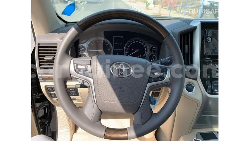 Big with watermark toyota land cruiser conakry import dubai 4908