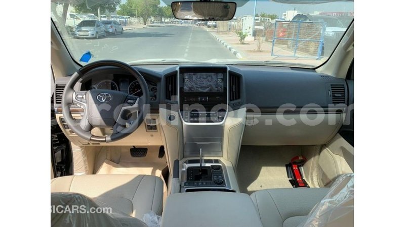 Big with watermark toyota land cruiser conakry import dubai 4908