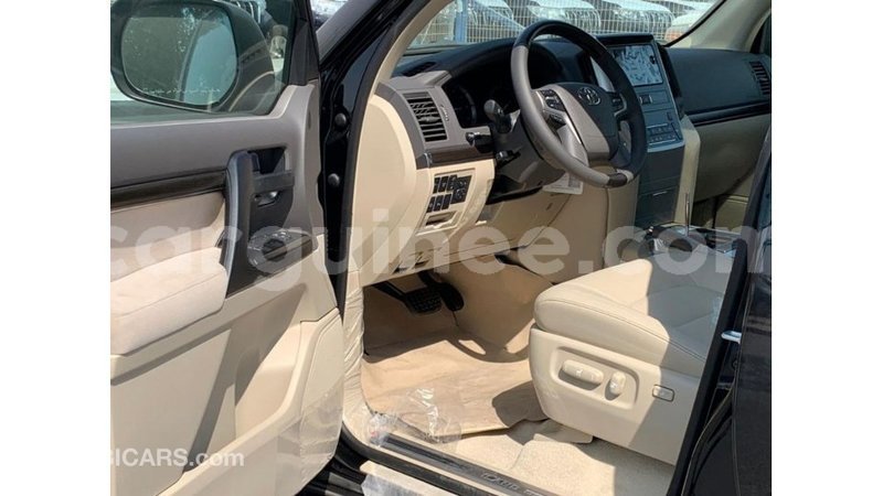 Big with watermark toyota land cruiser conakry import dubai 4908