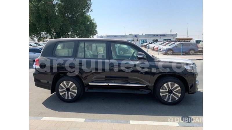 Big with watermark toyota land cruiser conakry import dubai 4908