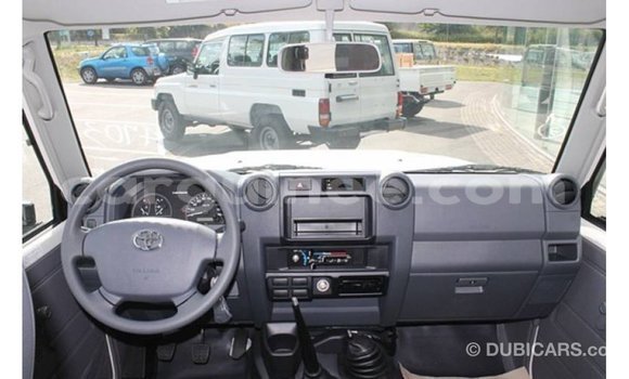 Acheter Import Voiture Toyota Land Cruiser Blanc à Import - Dubai, Conakry Acheter Import Voiture Toyota Land Cruiser Blanc à Import - Dubai, Conakry