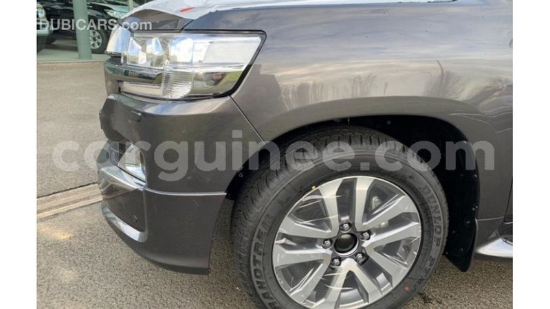 Big with watermark toyota land cruiser conakry import dubai 4917