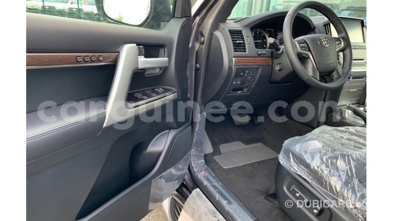 Big with watermark toyota land cruiser conakry import dubai 4917