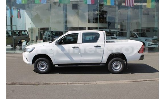 Buy Import Toyota Hilux White Car in Import - Dubai in Conakry Buy Import Toyota Hilux White Car in Import - Dubai in Conakry