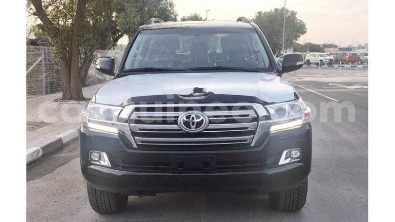 Big with watermark toyota land cruiser conakry import dubai 4925