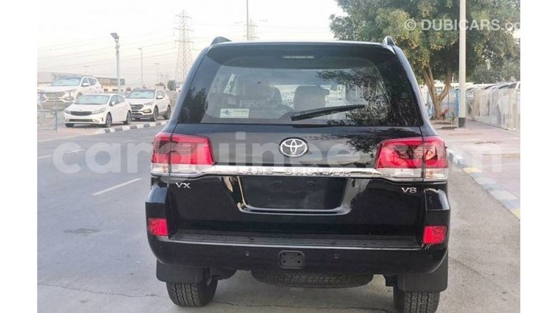Big with watermark toyota land cruiser conakry import dubai 4925
