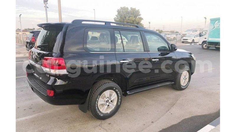 Big with watermark toyota land cruiser conakry import dubai 4925