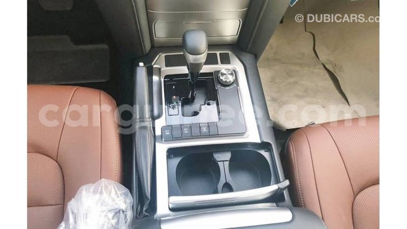 Big with watermark toyota land cruiser conakry import dubai 4925