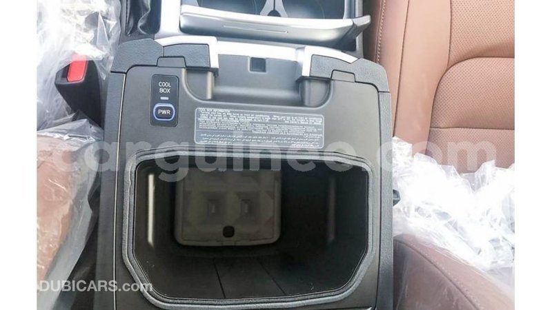 Big with watermark toyota land cruiser conakry import dubai 4925