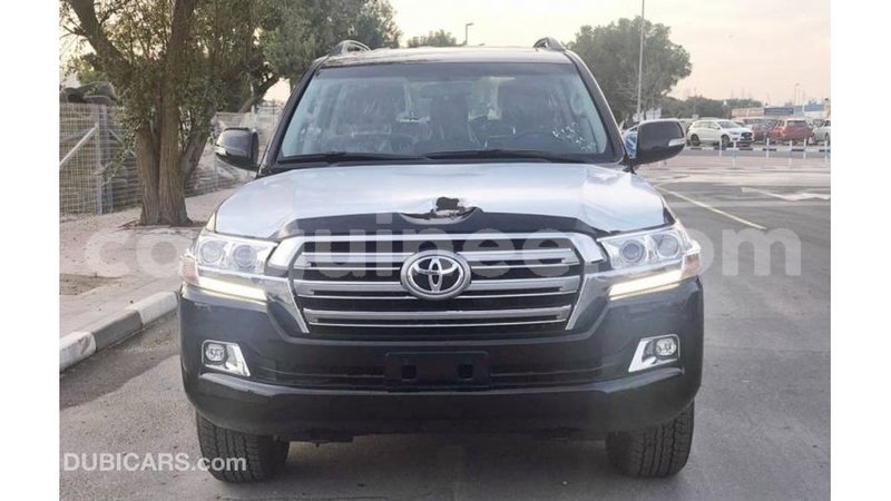 Big with watermark toyota land cruiser conakry import dubai 4925