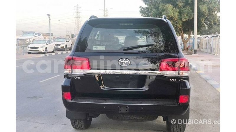 Big with watermark toyota land cruiser conakry import dubai 4925