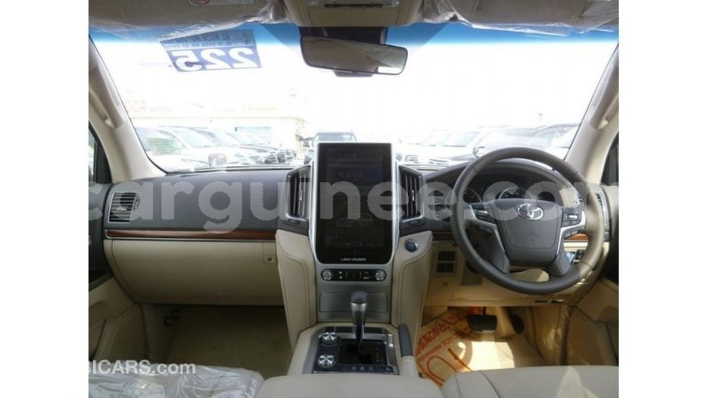 Big with watermark toyota land cruiser conakry import dubai 4932