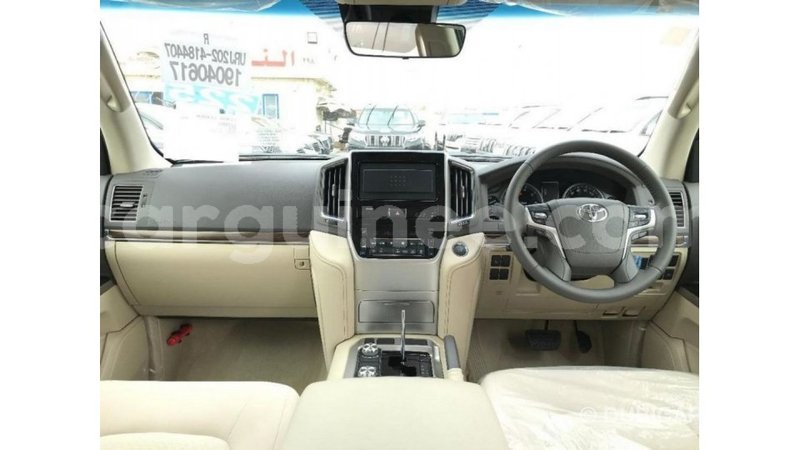 Big with watermark toyota land cruiser conakry import dubai 4935