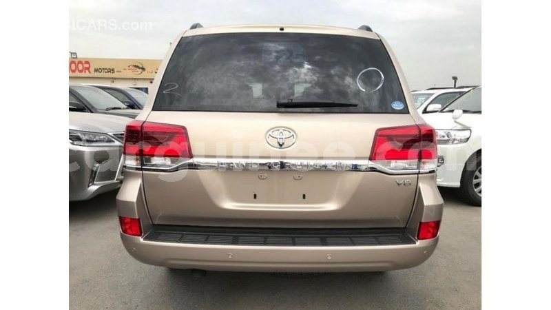 Big with watermark toyota land cruiser conakry import dubai 4935