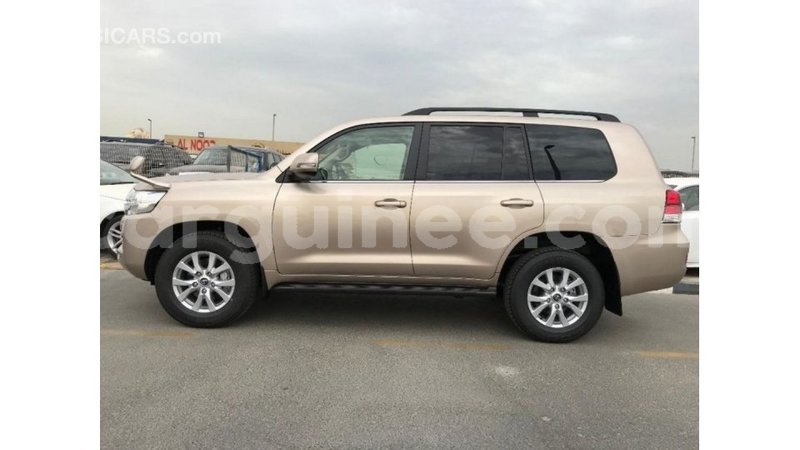 Big with watermark toyota land cruiser conakry import dubai 4935