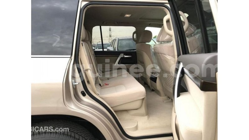 Big with watermark toyota land cruiser conakry import dubai 4935