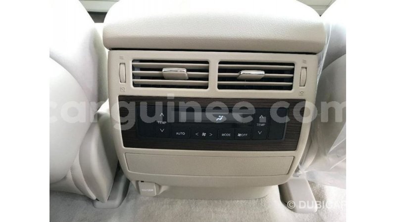 Big with watermark toyota land cruiser conakry import dubai 4935