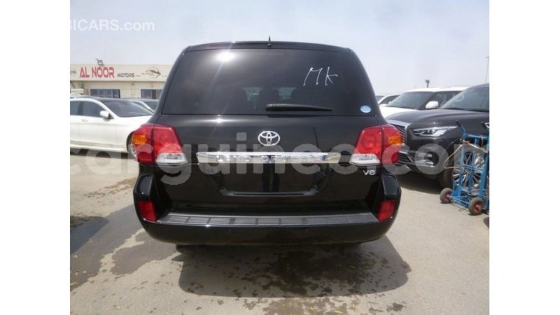 Big with watermark toyota land cruiser conakry import dubai 4936