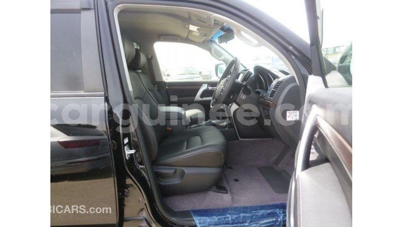 Big with watermark toyota land cruiser conakry import dubai 4936