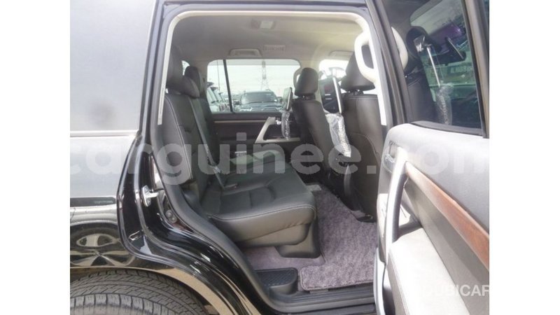 Big with watermark toyota land cruiser conakry import dubai 4936